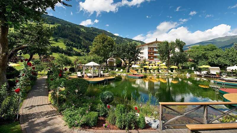 Das 4-Sterne-Hotel im Zillertal. Verbinden Sie einen Natururlaub mit Tradition, Sport, Komfort und Entspannung – im Landgut ZapfenHof!